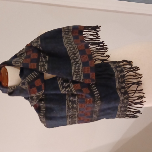 American Eagle scarf navy orange printed graphic Aztec design tassels used - Picture 12 of 16